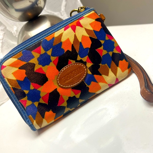 FOSSIL wristlet / wallet - Picture 1 of 2